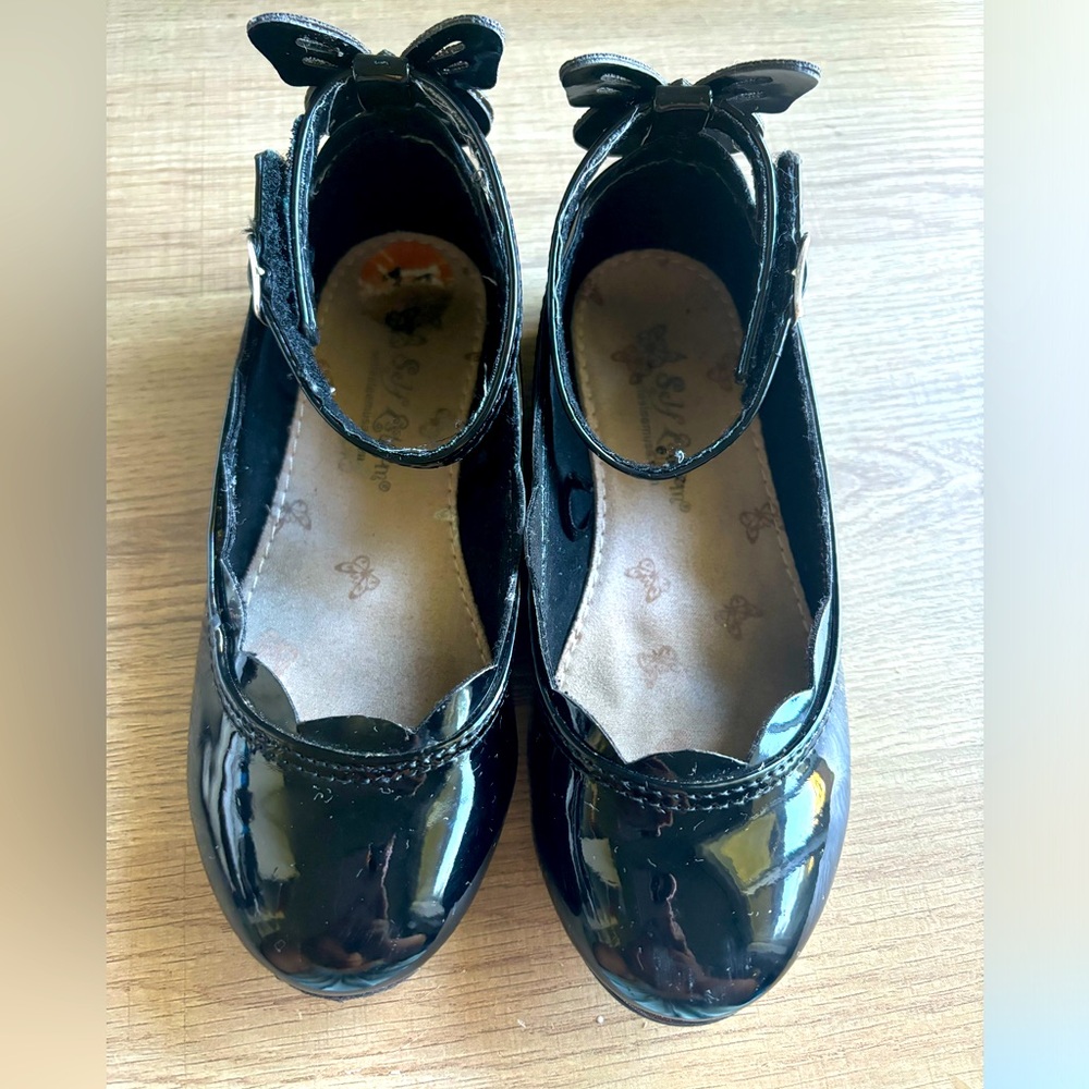 Girls shoes